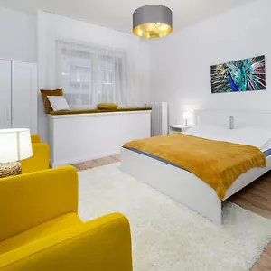 Stylish Spot By The River Danube Apartment