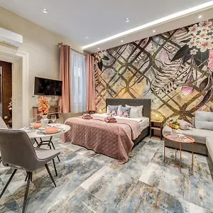 Magic Exotic In Downtown Apartment